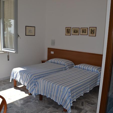 Albergo Quaglia 阿布鲁齐的罗塞托 外观 照片